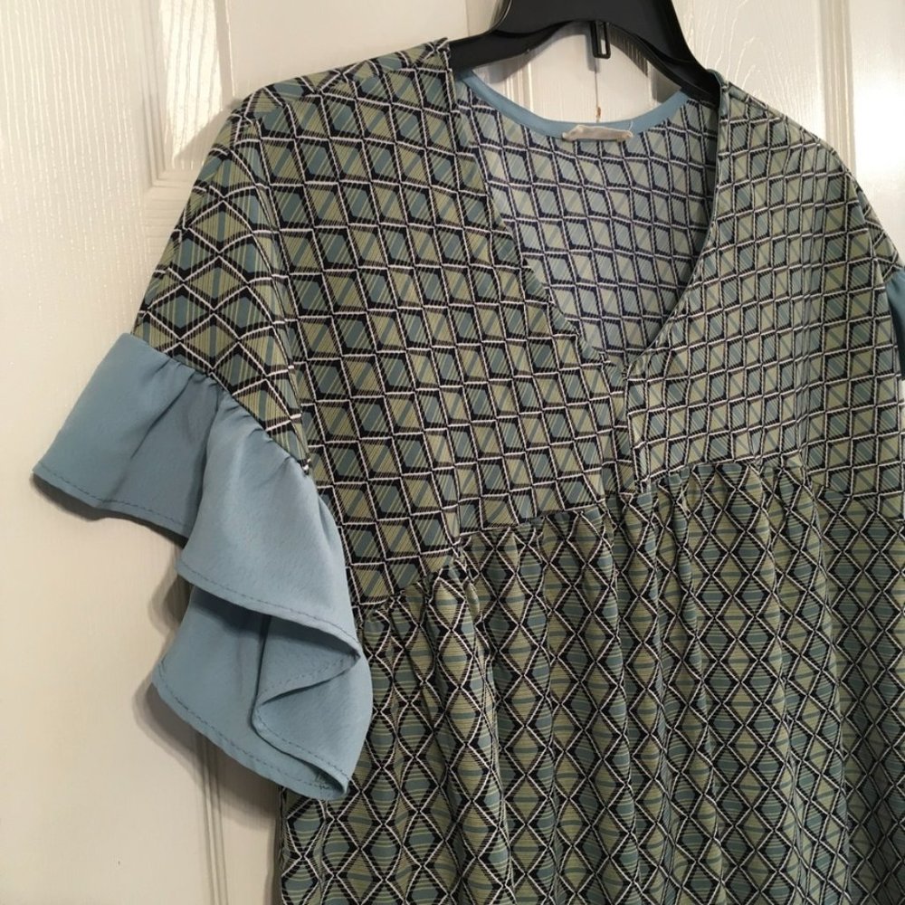 Lemon Tree Lightweight Blouse - Picture 2 of 5